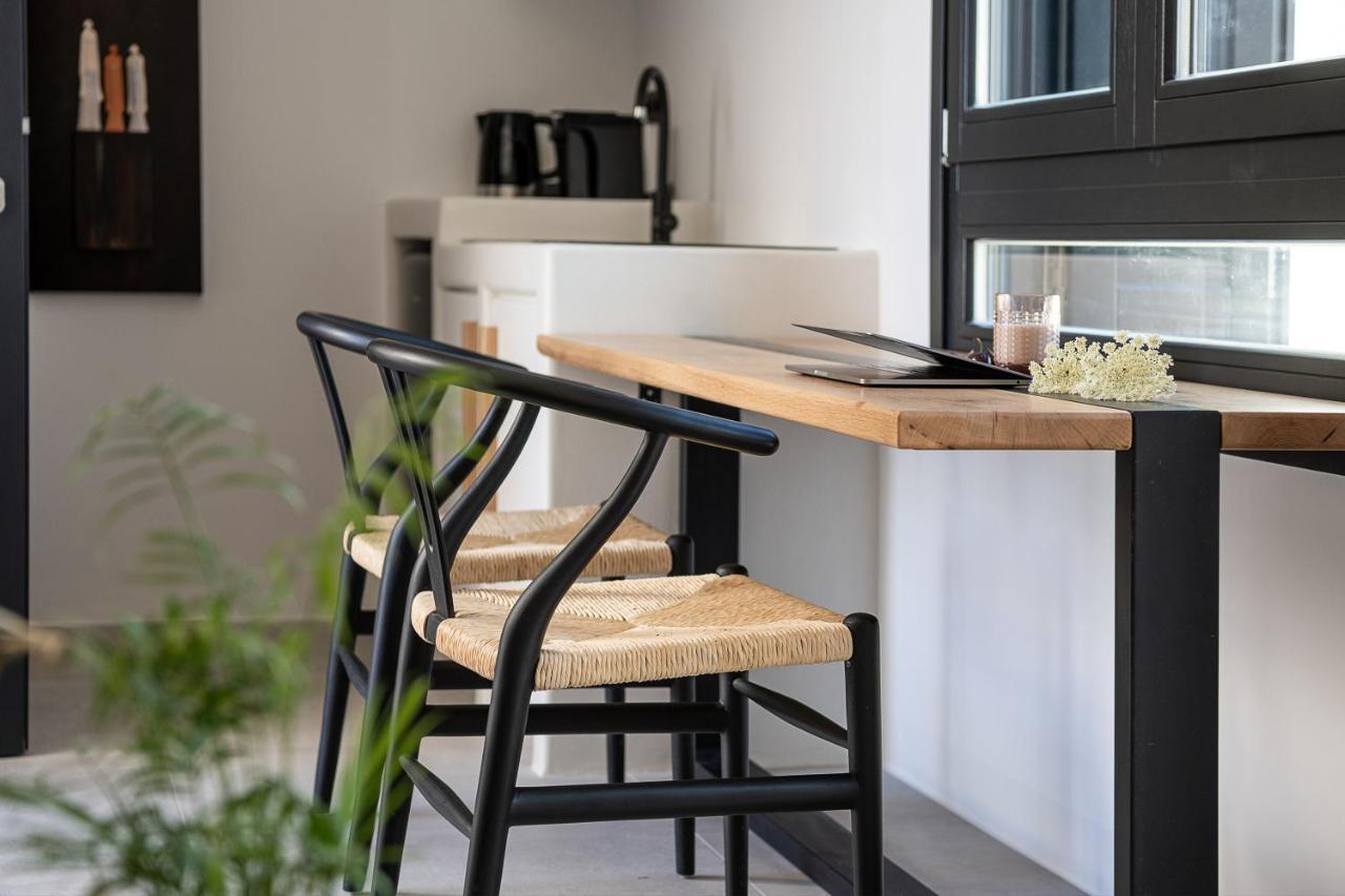 Athina Milos Suites Αδάμας Εξωτερικό φωτογραφία